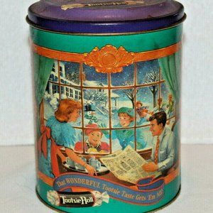 VTG 1994 COLLECTIBLE TOOTSIE ROLL CHRISTMAS TIN CAN 6-5/8” TALL ENGLAND CONTAINE